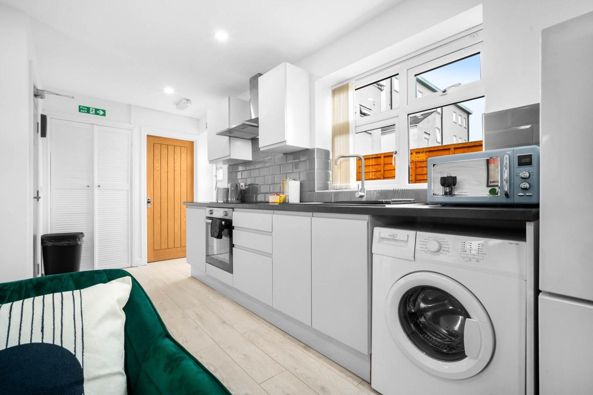Luxury 3 Bedroom Apartment - Terrace - Near City Centre - Wifi - Smart Tv 1Mr Birmingham Exterior photo